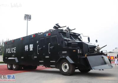 北京特警总队“蓝剑突击队”装备的6×6重型防暴水炮车