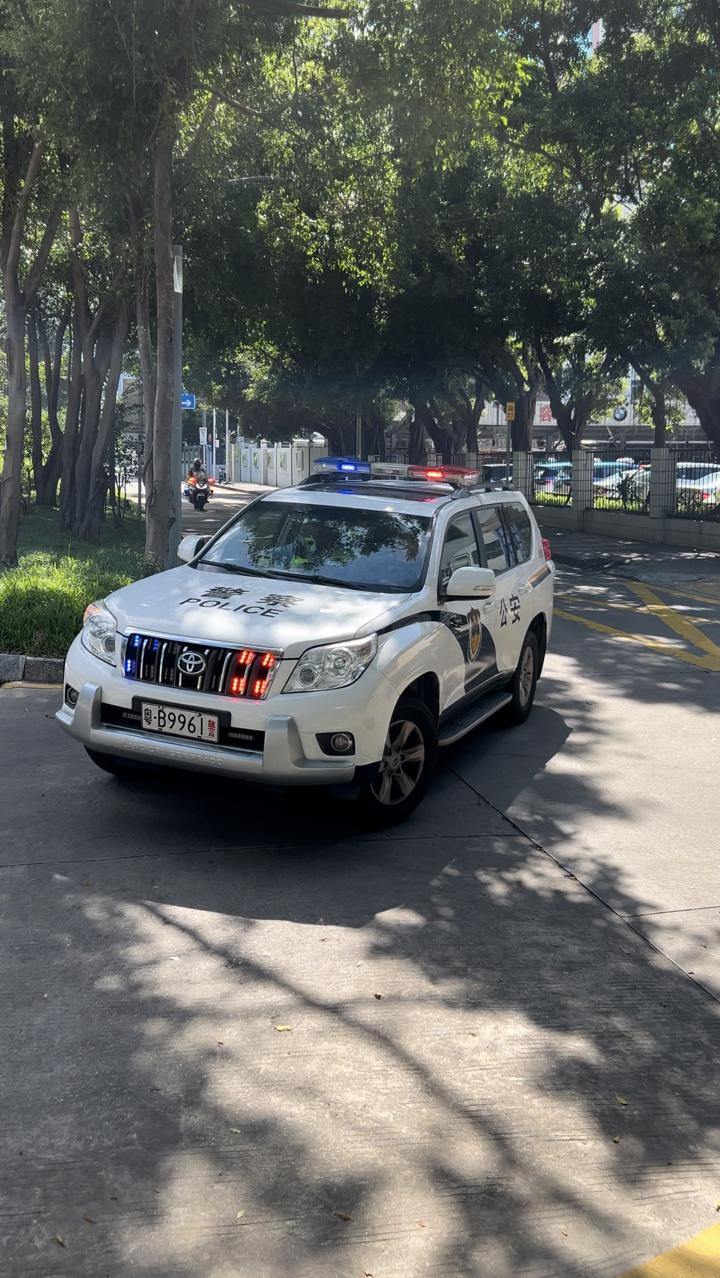 丰田LC150开道警车