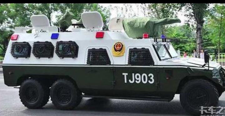 武警“猛士”6×6防暴装甲车