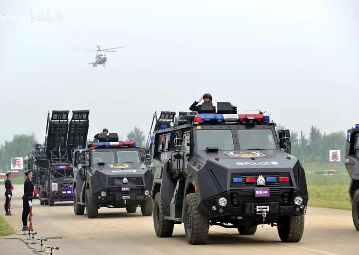 中国重汽“獒威”（QDZ5150XFBZTE）警用装甲防暴车