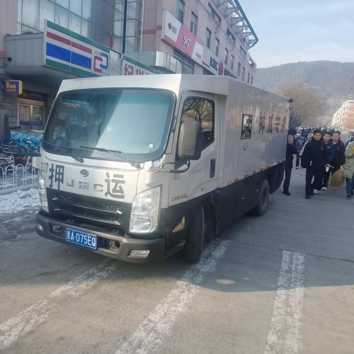 太原神威守押江铃凯运运钞车