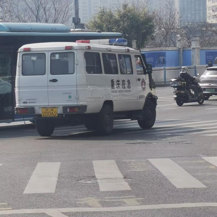 重庆应急依维柯2046运兵车