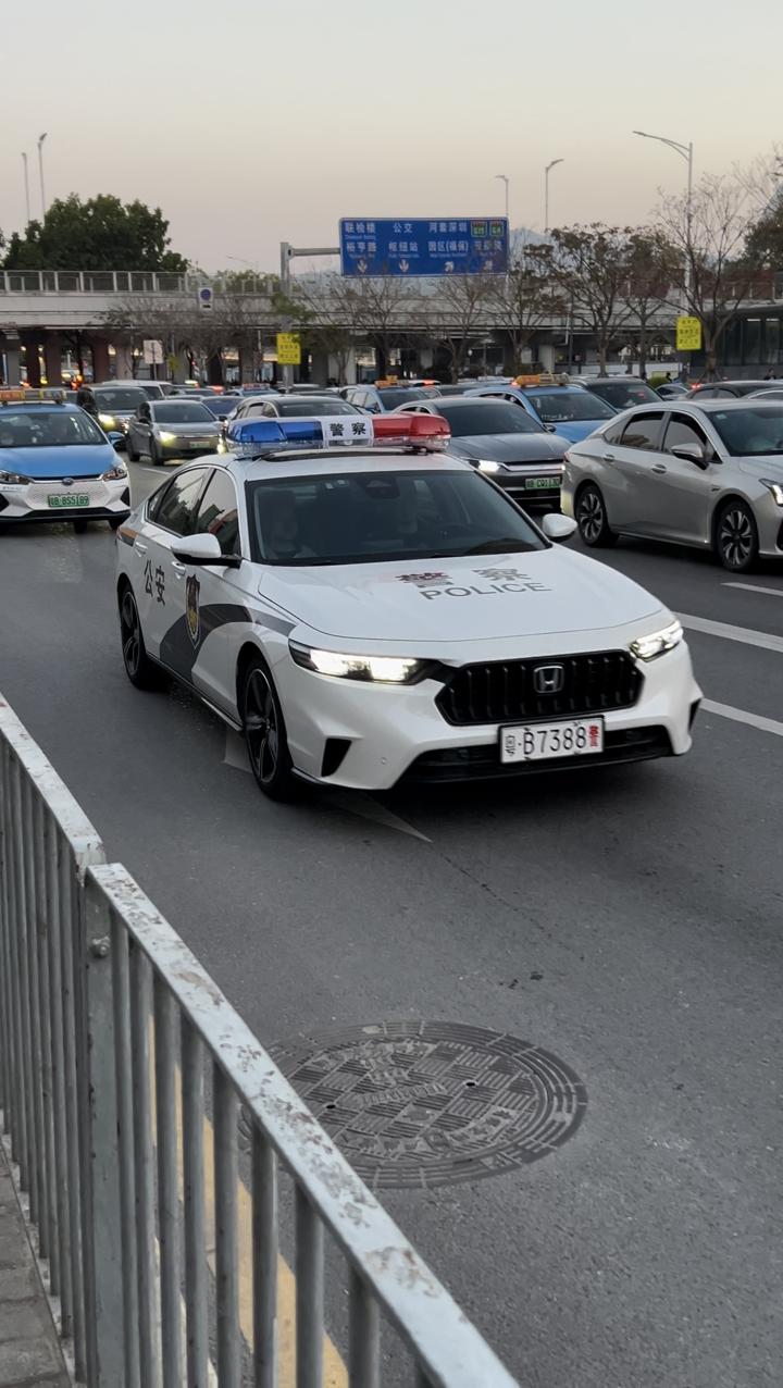 本田英仕派警车